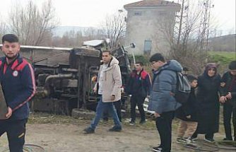 Tokat'ta öğrencileri taşıyan minibüs ile otomobilin çarpıştığı kazada 22 kişi yaralandı