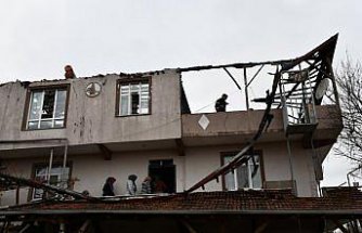 Vezirköprü'de çıkan yangında iki katlı evde hasar oluştu