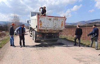 Almus'ta grup yollarında yama çalışmaları başladı
