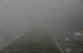 Anadolu Otoyolu ve D-100 kara yolunun Bolu Dağı geçişinde sis etkili oldu