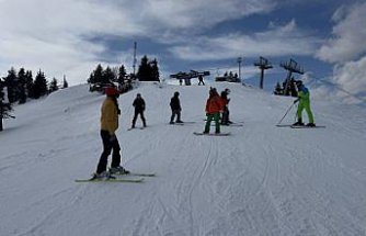 Artvin Atabarı Kayak Merkezi ziyaretçilerini ağırlamaya devam ediyor