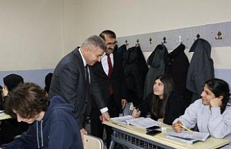 Artvin Valisi Ergün, lise öğrencileriyle iftarda buluştu