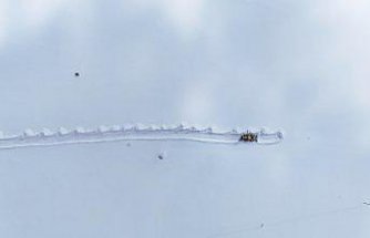 Bayburt'ta karın 2 metreye ulaştığı köylerde yol açma çalışmaları sürüyor