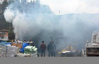 Bolu'da inşaat malzemeleri deposunda çıkan yangın söndürüldü