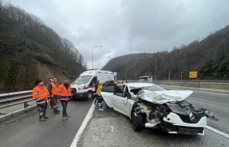 Bolu'da otomobille kamyonetin çarpıştığı kazada 2'si çocuk 4 kişi yaralandı