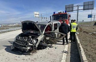 Çorum'da çarpışan iki otomobildeki 6 kişi yaralandı