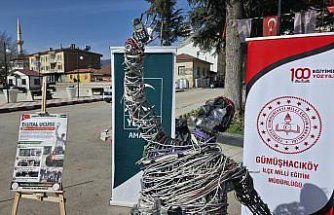 Dijital bağımlılığa atık elektronik malzemelerden yapılan “Dijital Ucube“ heykeliyle dikkati çekildi