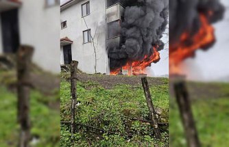 Düzce'de 3 katlı binanın garajında çıkan yangın söndürüldü