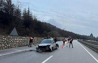 Amasya'da refüje çarpan otomobildeki 1 kişi öldü, 3 kişi yaralandı