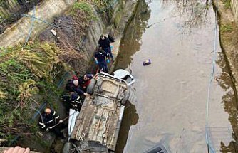 Giresun'da dereye devrilen hafif ticari araçtaki 3 kişi öldü, 2 kişi yaralandı