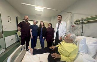 Güvercin göğsü ve skolyozu bulunan hastanın aort damarı kalbi 3 saat durdurularak değiştirildi