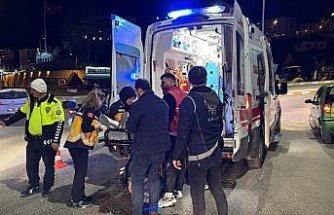 Karabük'te otomobille çarpışan motosikletteki 2 kişi yaralandı