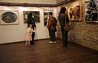 Karabük'te üç farklı tekniğin harmanlandığı resim sergisi açıldı