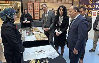 Kastamonu'da “Sanatın Diliyle Değerlerimiz“ tezhip, hat ve ebru sergisi açıldı