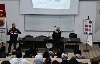 Merzifon'da üniversite öğrencileri jandarma ekiplerince bilgilendirildi