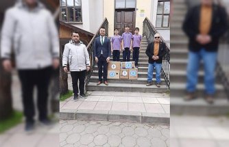 Öğrenciler harçlıklarını biriktirip ihtiyaç sahipleri için erzak kolisi hazırladı