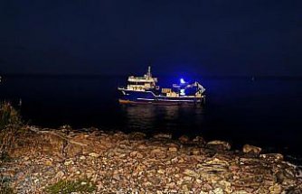 Rize'de balıkçı teknesi karaya oturdu