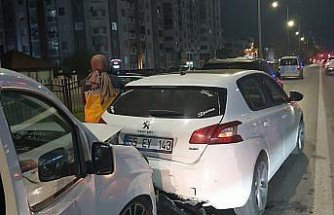 Samsun'da 3 aracın karıştığı trafik kazasında 3 kişi yaralandı