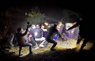 Sinop’ta otomobilin uçuruma devrildiği kazada 7 kişi yaralandı