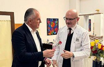 Taşova Belediye Başkanı Özalp'ten sağlık çalışanlarına Tıp Bayramı ziyareti