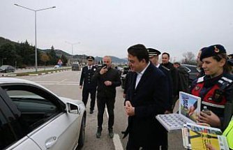 Tokat Valisi Köklü, Tokat-Niksar kara yolunda trafik denetimine katıldı