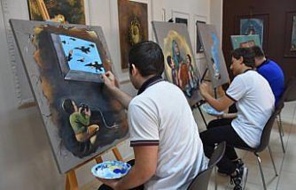 Trabzon'da lise öğrencileri “Savaşın Çocukları“ adlı sergi için resim yapıyor