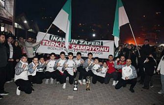 Voleybolda Türkiye şampiyonu olan öğrenciler Bozkurt ilçesinde coşkuyla karşılandı