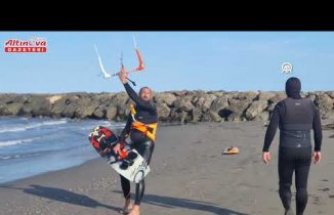 Elverişli rüzgar uçurtma sörfü tutkunlarını Karadeniz sahilinde buluşturdu