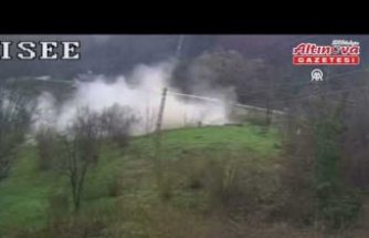 Kastamonu'da heyelan riski nedeniyle boşaltılan 2 katlı bina kendiliğinden yıkıldı