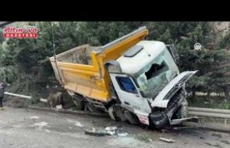 Ordu-Samsun kara yolunda hafriyat kamyonunun devrilmesi sonucu uzun araç kuyruğu oluştu