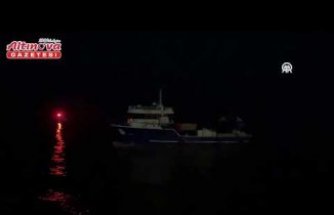 Rize'de balıkçı teknesi karaya oturdu