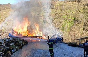 Salıpazarı'nda yangın çıkan ev kullanılamaz hale geldi