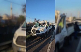 Samsun'da tıra çarpan kamyonetin sürücüsü öldü