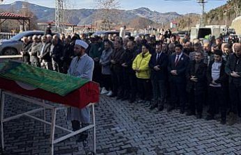 Vefat eden eski milli kadın futbolcu Nurcan Çelik, Artvin'de toprağa verildi