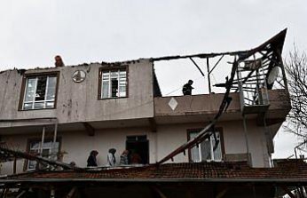 Vezirköprü'de çıkan yangında iki katlı evde hasar oluştu