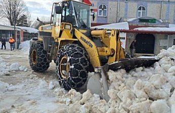 Salıpazarı ilçesinde ekiplerin karla mücadelesi sürüyor