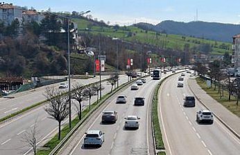 Samsun-Ankara kara yolunun Havza kesiminde trafik yoğunluğu yaşanıyor