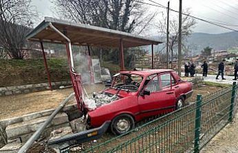 Samsun'da tel çite çarpıp tarlaya giren otomobildeki 3 kişi yaralandı