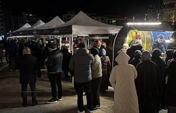 Samsun'da teravih namazı sonrası vatandaşlara ikramda bulunuldu