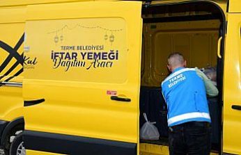 Terme Belediyesi ramazan ayında ihtiyaç sahiplerine sıcak yemek ulaştırıyor