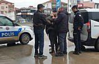 Bafra'da bir kişi, tartıştığı kız kardeşini bıçakla yaraladı