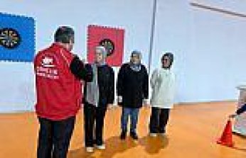 Bafra'da otizmli bireylerin annelerine yönelik dart turnuvası düzenlendi