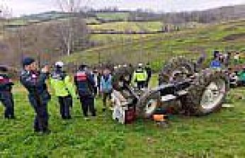 Alaçam'da traktörün devrildiği kazada 1 kişi öldü, 1 kişi yaralandı