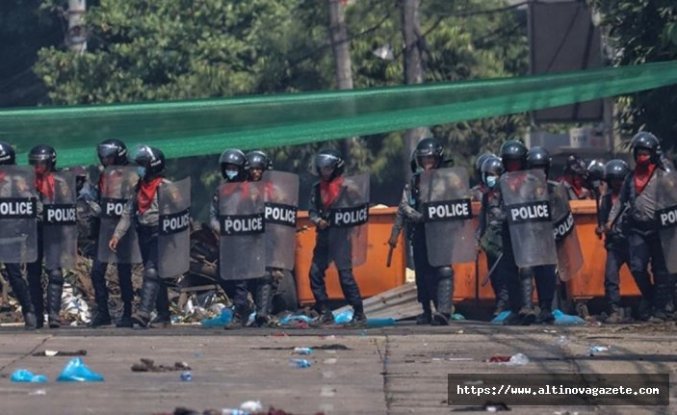 Hindistan'a sığınan Myanmarlı polisler, göstericileri öldürmeye zorlanacakları için kaçtıklarını söyledi