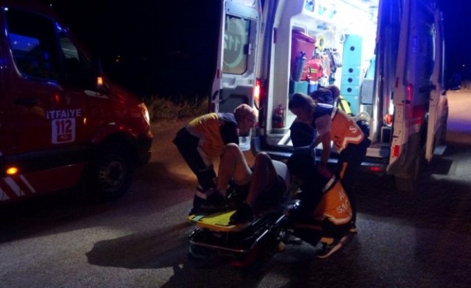 Çorum’da otomobil elektrik direğine çarptı 6 kişi yaralandı