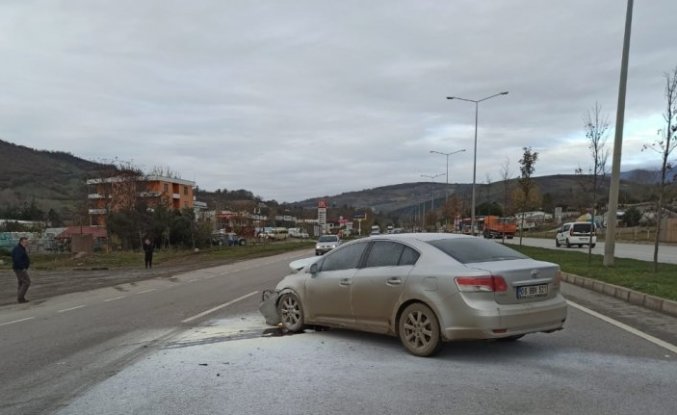 Samsun'da tırla çarpışan otomobilin sürücüsü yaralandı