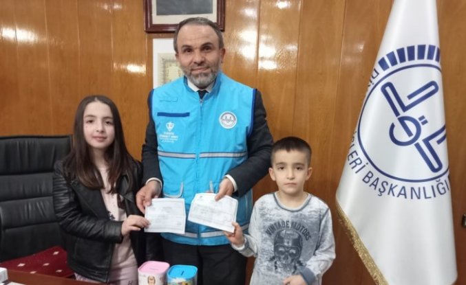 Samsun'da iki kardeş saat almak için biriktirdikleri parayı depremzedelere bağışladı