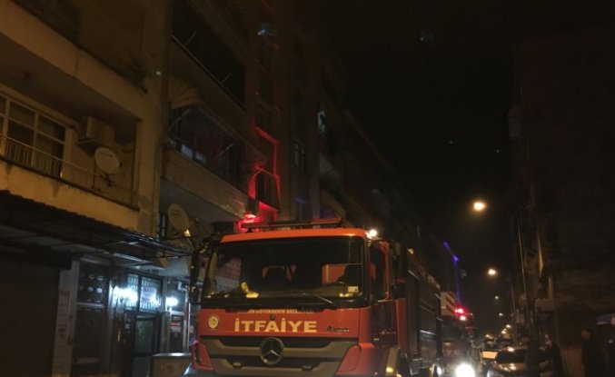Çarşamba'da binanın çatısında çıkan yangın hasara neden oldu