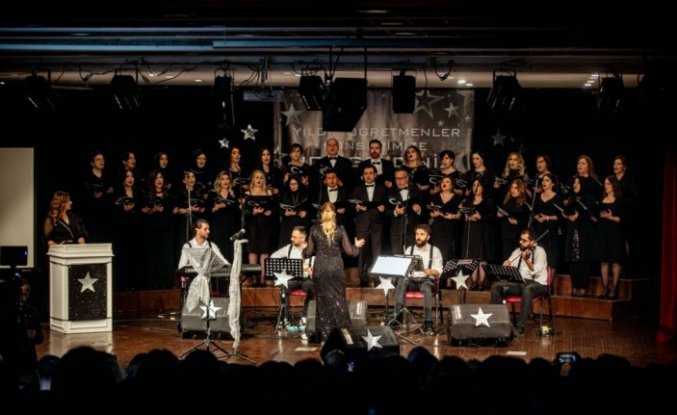Trabzon'da “Yıldız Öğretmenler“ korosu konser verdi