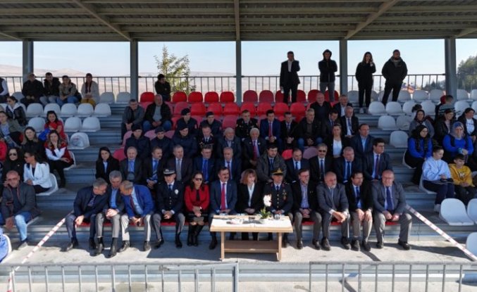 Çorum'da Cumhuriyet Bayramı'nda öğrenciler “Ay-yıldız koreografisi“ yaptı